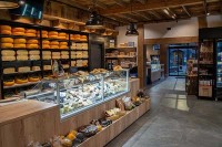 Der Landgutladen von Kaamps steht für Qualität Egal ob man sich für jungen oder reifen Käse entscheidet für Kräuterkäse unsere überraschenden Spezialkäsesorten
