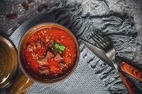Im stilvollen Restaurant De Javaan werden Sie das herrliche indonesische Essen kennenlernen